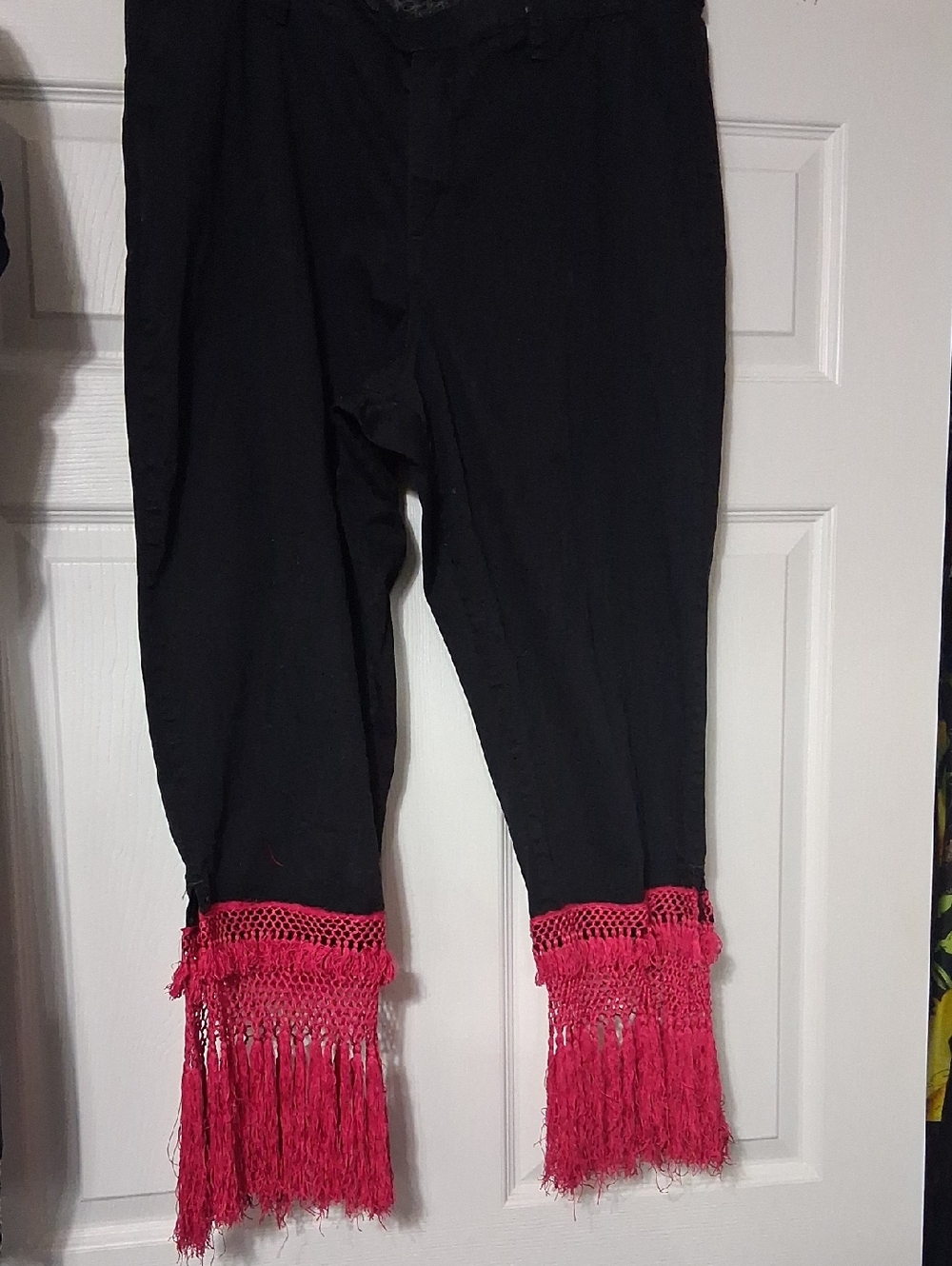 Lee Black and White Graphic Logo Top Sz 18 W $25 Fushia Fringe Trim